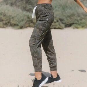NWT Feat Camo Print Flowtech Joggers